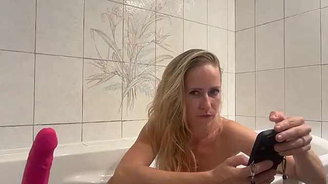 Snapshot of Emmy_frenchie chatting on September 21, 2025, 6:53 pm Emmy frenchie online show from September 21, 2025, 6:53 pm