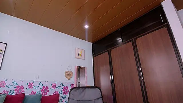 Snapshot of GabbyHills chatting on December 23, 2024, 5:32 pm GabbyHills online show from December 23, 2024, 5:32 pm