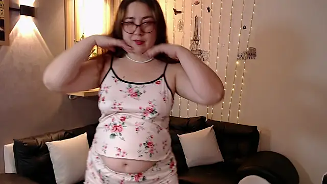 Snapshot of chloe_prg chatting on February 5, 2025, 4:14 pm chloe prg online show from February 5, 2025, 4:14 pm