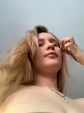 Snapshot of Sweet_white_chocolate chatting on February 19, 2025, 5:27 am Sweet white chocolate online show from February 19, 2025, 5:27 am