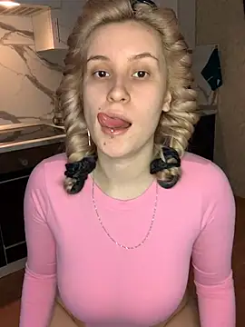 Snapshot of Sweet_white_chocolate chatting on March 10, 2025, 5:33 am Sweet white chocolate online show from March 10, 2025, 5:33 am