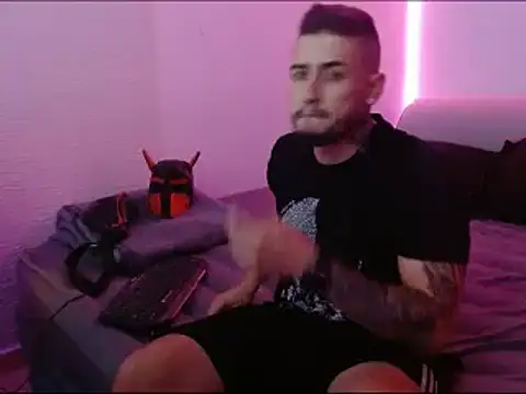 Snapshot of miia-liiam chatting on January 11, 2025, 12:22 am miia-liiam online show from January 11, 2025, 12:22 am