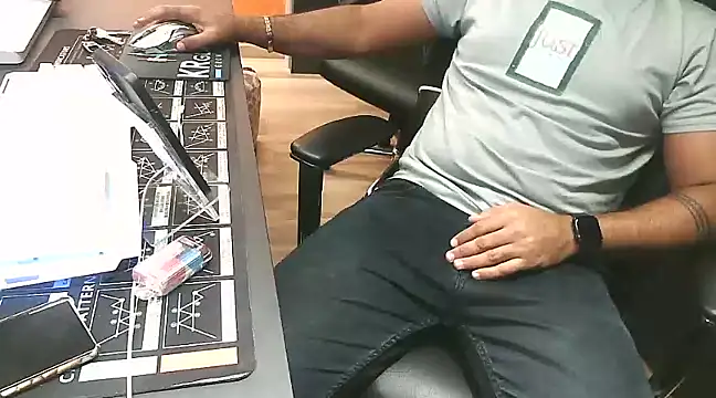 Snapshot of Nil_Talreja chatting on January 20, 2025, 6:21 am Nil Talreja online show from January 20, 2025, 6:21 am