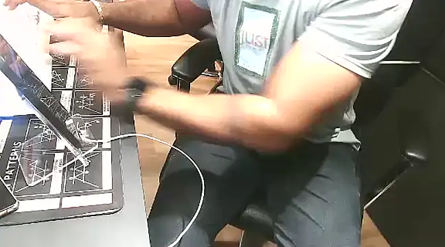 Snapshot of Nil_Talreja chatting on January 20, 2025, 9:35 am Nil Talreja online show from January 20, 2025, 9:35 am