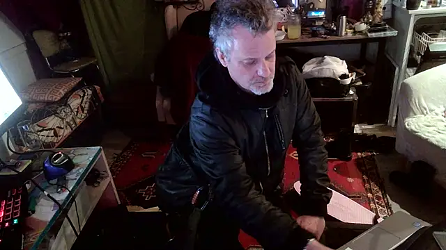 Snapshot of SilverandFox chatting on March 10, 2025, 9:21 am SilverandFox online show from March 10, 2025, 9:21 am