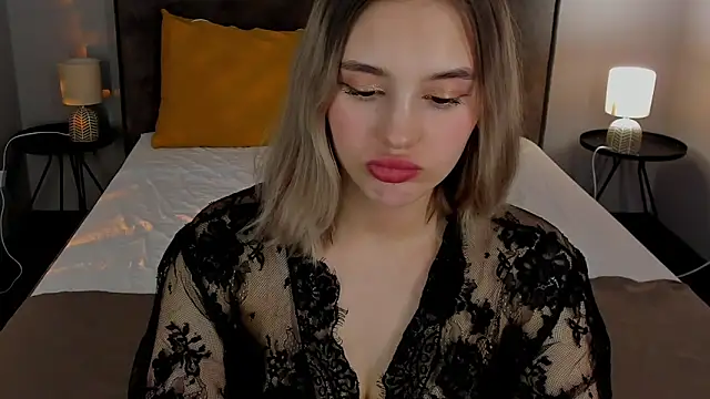 Snapshot of AngelicaKleee chatting on February 5, 2025, 8:11 am AngelicaKleee online show from February 5, 2025, 8:11 am