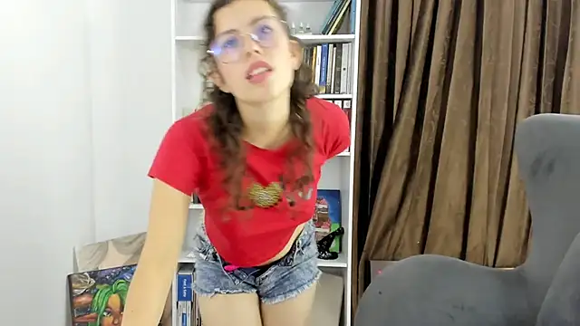 Snapshot of TORALAY chatting on January 6, 2025, 9:22 pm TORALAY online show from January 6, 2025, 9:22 pm