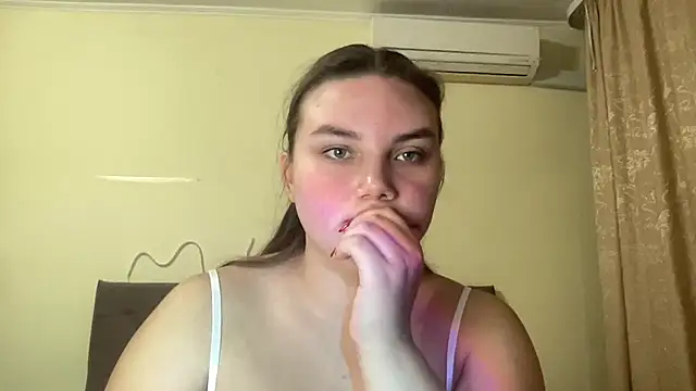 Snapshot of Dreamyblushfairy chatting on October 3, 2025, 5:54 pm Dreamyblushfairy online show from October 3, 2025, 5:54 pm