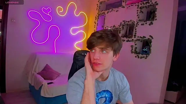 Snapshot of RobertAndLinela chatting on December 29, 2024, 10:25 pm RobertAndLinela online show from December 29, 2024, 10:25 pm