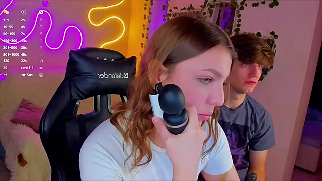 Snapshot of RobertAndLinela chatting on January 6, 2025, 5:06 pm RobertAndLinela online show from January 6, 2025, 5:06 pm