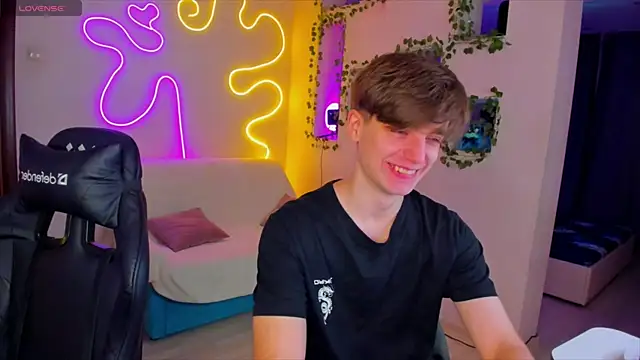 Snapshot of RobertAndLinela chatting on January 21, 2025, 5:20 pm RobertAndLinela online show from January 21, 2025, 5:20 pm