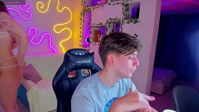 Snapshot of RobertAndLinela chatting on January 23, 2025, 4:48 pm RobertAndLinela online show from January 23, 2025, 4:48 pm