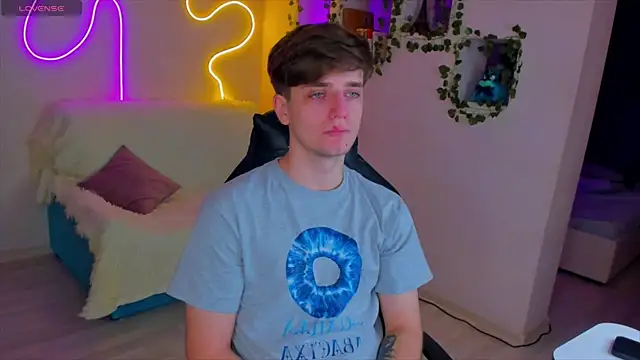 Snapshot of RobertAndLinela chatting on January 24, 2025, 5:21 pm RobertAndLinela online show from January 24, 2025, 5:21 pm