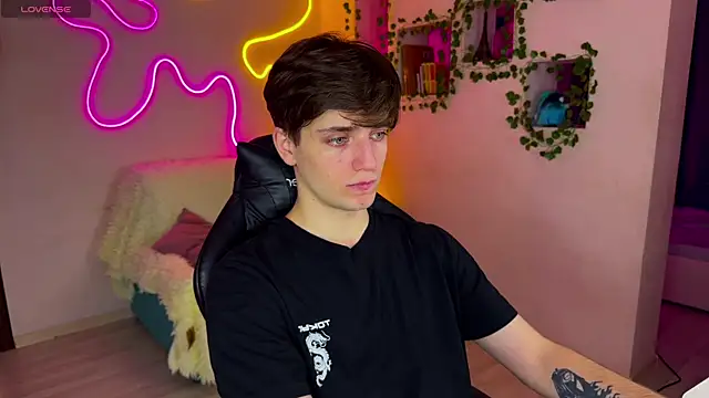 Snapshot of RobertAndLinela chatting on February 14, 2025, 7:12 pm RobertAndLinela online show from February 14, 2025, 7:12 pm