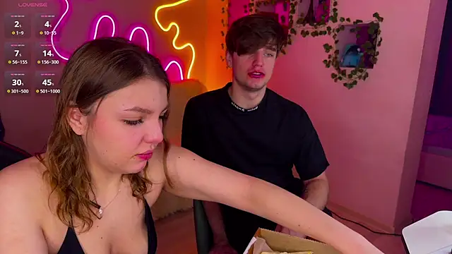 Snapshot of RobertAndLinela chatting on February 19, 2025, 7:38 pm RobertAndLinela online show from February 19, 2025, 7:38 pm