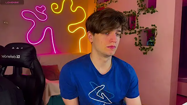 Snapshot of RobertAndLinela chatting on February 23, 2025, 6:34 pm RobertAndLinela online show from February 23, 2025, 6:34 pm