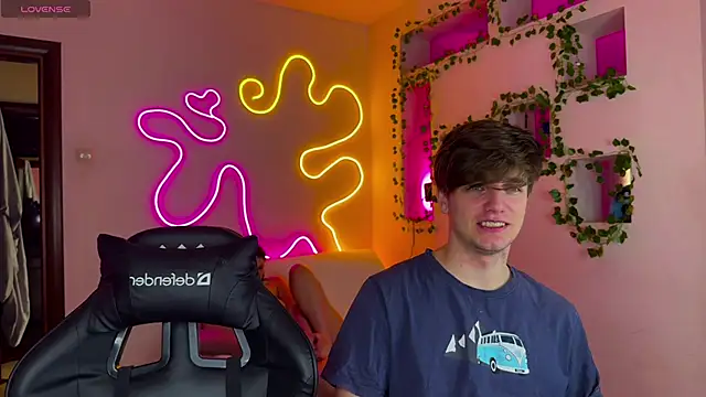 Snapshot of RobertAndLinela chatting on February 28, 2025, 10:09 am RobertAndLinela online show from February 28, 2025, 10:09 am