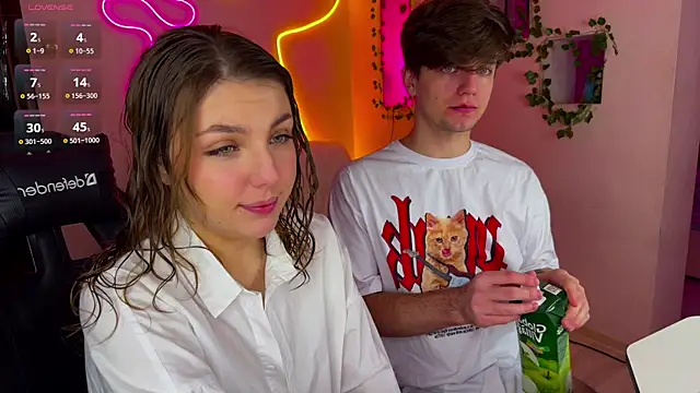 Snapshot of RobertAndLinela chatting on March 4, 2025, 10:24 am RobertAndLinela online show from March 4, 2025, 10:24 am