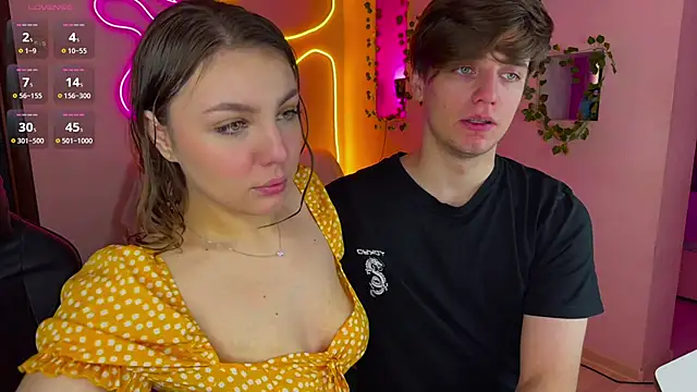 Snapshot of RobertAndLinela chatting on March 7, 2025, 10:45 am RobertAndLinela online show from March 7, 2025, 10:45 am