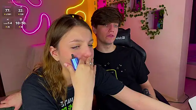 Snapshot of RobertAndLinela chatting on March 13, 2025, 8:00 pm RobertAndLinela online show from March 13, 2025, 8:00 pm