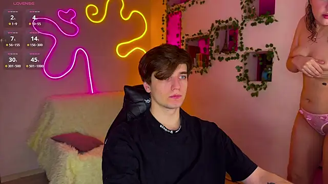 Snapshot of RobertAndLinela chatting on March 21, 2025, 6:18 pm RobertAndLinela online show from March 21, 2025, 6:18 pm