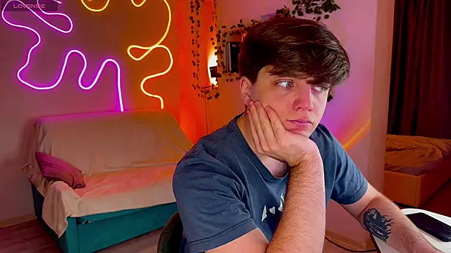 Snapshot of RobertAndLinela chatting on September 14, 2025, 3:33 pm RobertAndLinela online show from September 14, 2025, 3:33 pm