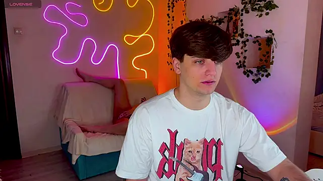 Snapshot of RobertAndLinela chatting on September 18, 2025, 7:27 pm RobertAndLinela online show from September 18, 2025, 7:27 pm