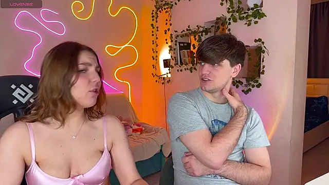 Snapshot of RobertAndLinela chatting on September 23, 2025, 3:20 am RobertAndLinela online show from September 23, 2025, 3:20 am