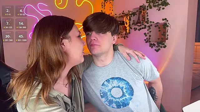 Snapshot of RobertAndLinela chatting on October 4, 2025, 7:50 am RobertAndLinela online show from October 4, 2025, 7:50 am