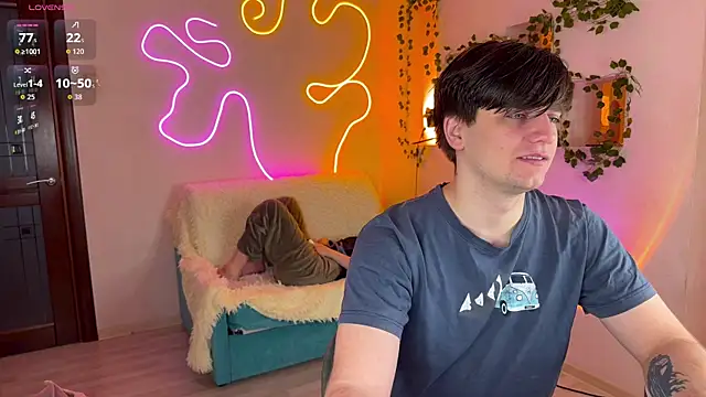 Snapshot of RobertAndLinela chatting on October 7, 2025, 6:43 am RobertAndLinela online show from October 7, 2025, 6:43 am