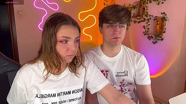 Snapshot of RobertAndLinela chatting on October 10, 2025, 2:21 am RobertAndLinela online show from October 10, 2025, 2:21 am