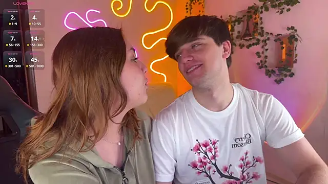 Snapshot of RobertAndLinela chatting on October 11, 2025, 8:02 am RobertAndLinela online show from October 11, 2025, 8:02 am