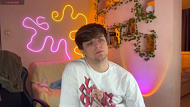 Snapshot of RobertAndLinela chatting on October 12, 2025, 1:32 pm RobertAndLinela online show from October 12, 2025, 1:32 pm