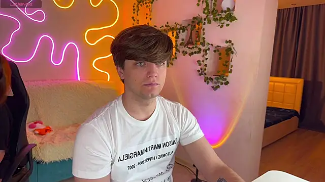 Snapshot of RobertAndLinela chatting on October 21, 2025, 1:34 pm RobertAndLinela online show from October 21, 2025, 1:34 pm