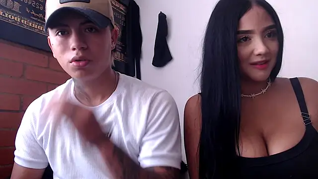 Snapshot of Thiago_x_Sahara chatting on January 17, 2025, 3:32 pm Thiago x Sahara online show from January 17, 2025, 3:32 pm