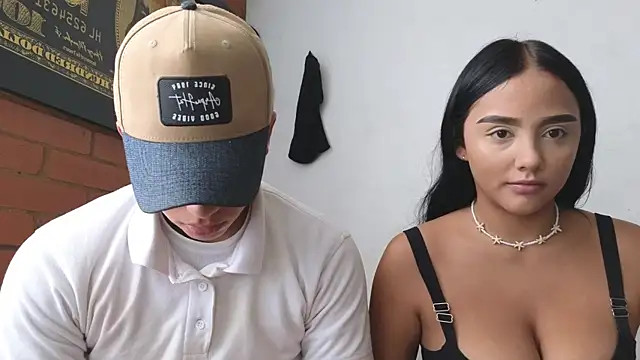 Snapshot of Thiago_x_Sahara chatting on February 2, 2025, 3:49 pm Thiago x Sahara online show from February 2, 2025, 3:49 pm