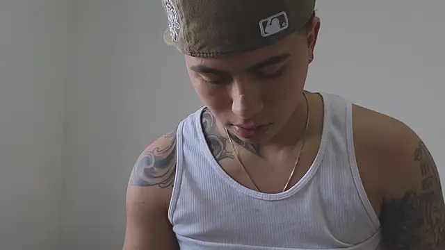 Snapshot of Thiago_x_Sahara chatting on November 3, 2025, 12:06 pm Thiago x Sahara online show from November 3, 2025, 12:06 pm