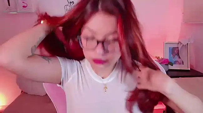 Snapshot of EmiF26 chatting on January 14, 2025, 1:15 am EmiF26 online show from January 14, 2025, 1:15 am