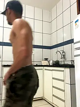 Snapshot of M1chup chatting on November 14, 2025, 1:43 pm M1chup online show from November 14, 2025, 1:43 pm