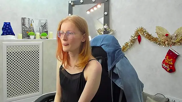 Snapshot of ElizabethHarpper chatting on January 19, 2025, 7:04 am ElizabethHarpper online show from January 19, 2025, 7:04 am