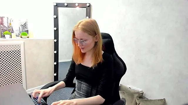 Snapshot of ElizabethHarpper chatting on March 7, 2025, 4:02 am ElizabethHarpper online show from March 7, 2025, 4:02 am