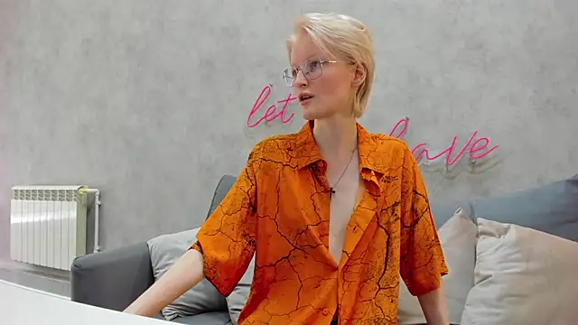 Snapshot of ElizabethHarpper chatting on March 23, 2025, 8:26 am ElizabethHarpper online show from March 23, 2025, 8:26 am