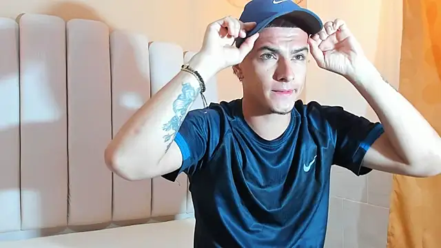 Snapshot of DAVID_VICTORIAA chatting on January 20, 2025, 12:18 pm DAVID VICTORIAA online show from January 20, 2025, 12:18 pm