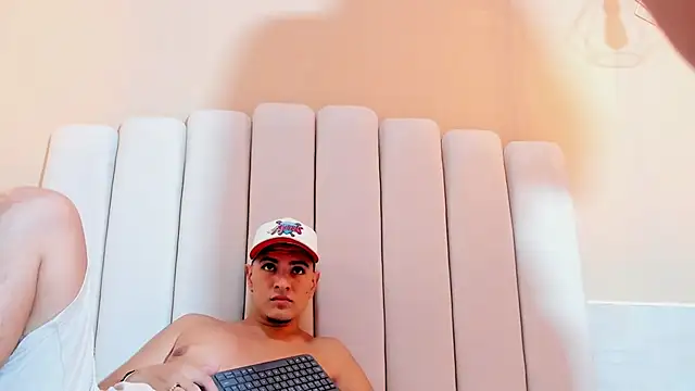 Snapshot of DAVID_VICTORIAA chatting on January 27, 2025, 6:41 pm DAVID VICTORIAA online show from January 27, 2025, 6:41 pm