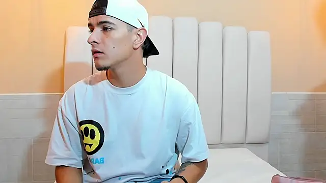 Snapshot of DAVID_VICTORIAA chatting on February 17, 2025, 1:21 pm DAVID VICTORIAA online show from February 17, 2025, 1:21 pm