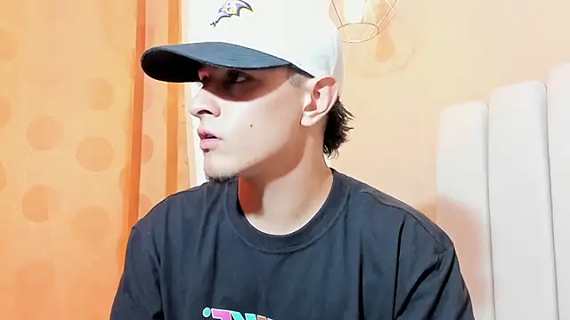 Snapshot of DAVID_VICTORIAA chatting on February 21, 2025, 1:11 pm DAVID VICTORIAA online show from February 21, 2025, 1:11 pm