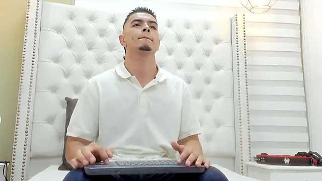 Snapshot of DAVID_VICTORIAA chatting on September 20, 2025, 3:51 am DAVID VICTORIAA online show from September 20, 2025, 3:51 am