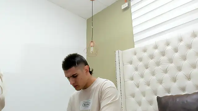 Snapshot of DAVID_VICTORIAA chatting on October 14, 2025, 1:01 pm DAVID VICTORIAA online show from October 14, 2025, 1:01 pm