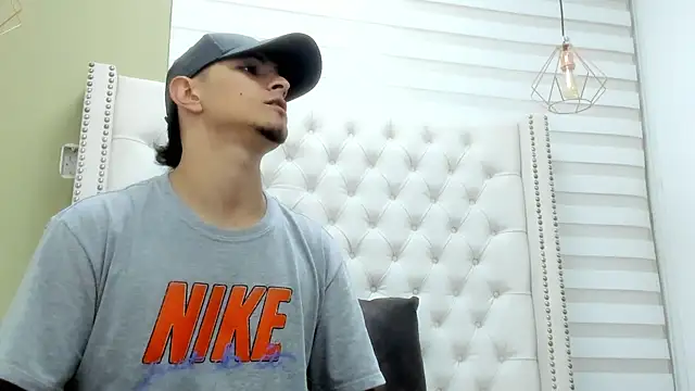 Snapshot of DAVID_VICTORIAA chatting on October 22, 2025, 1:00 pm DAVID VICTORIAA online show from October 22, 2025, 1:00 pm