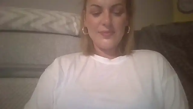 Snapshot of Gigi-Honey chatting on September 19, 2025, 8:53 pm Gigi-Honey online show from September 19, 2025, 8:53 pm